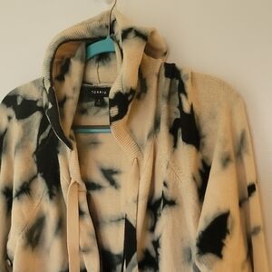 Torrid Black and Cream Tie-Dye Hoodie